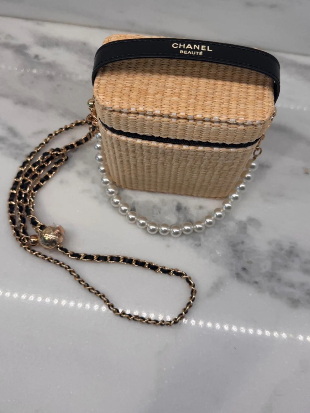 FABULOUS GIFT! CHANEL Beaute Les Beiges Raffia Makeup Vanity Crossbody Bag GWP